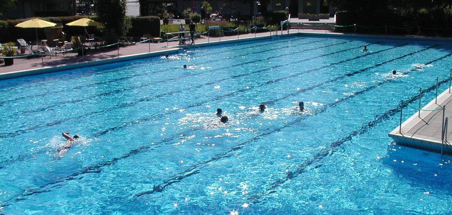 Large pool in the outdoor pool