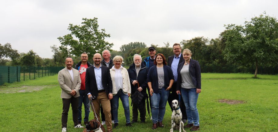 Group picture at the release of the dog run