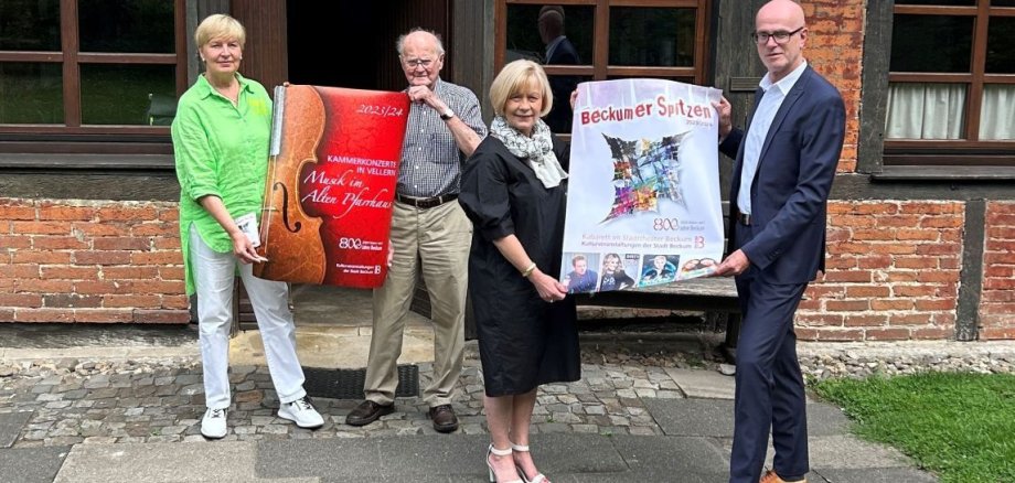 Looking forward to a colourful cultural season (from left): Marion Matuszek (Cultural Office of the City of Beckum), Herbert Pälmke (Artistic Director Music in the Old Rectory), Cornelia Baumann (Head of the Education, Culture and Leisure Department of the City of Beckum), Jürgen Schnittker (Sparkasse Beckum-Wadersloh).