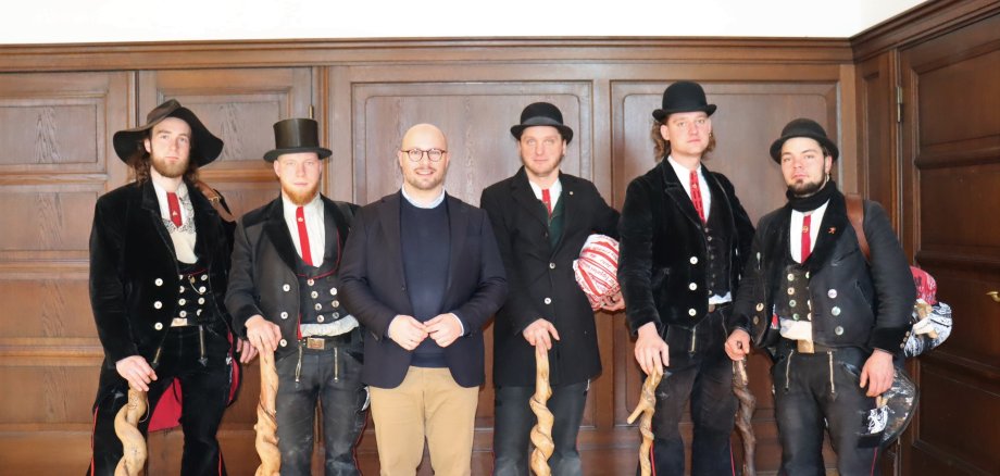 5 travelling journeymen with the mayor