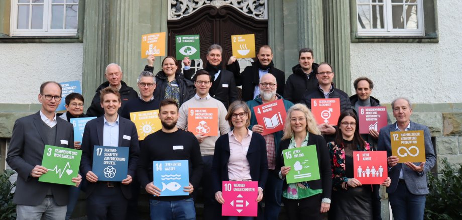 Group picture with sustainable goals