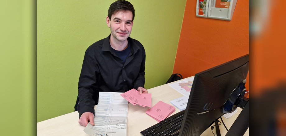 Employees in the postal voting office