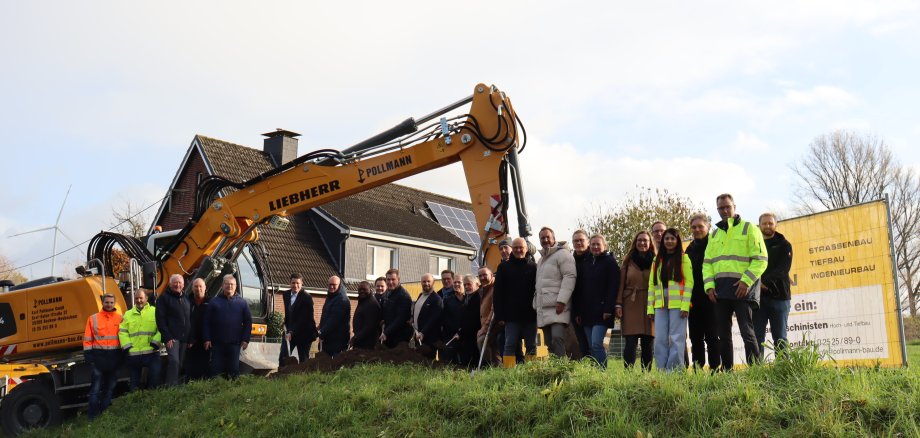 Group photo at the construction site